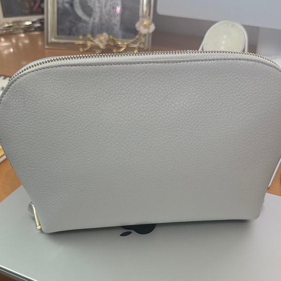 Cuyana Elegant Gray Leather Women's Bag - Picture 5 of 5